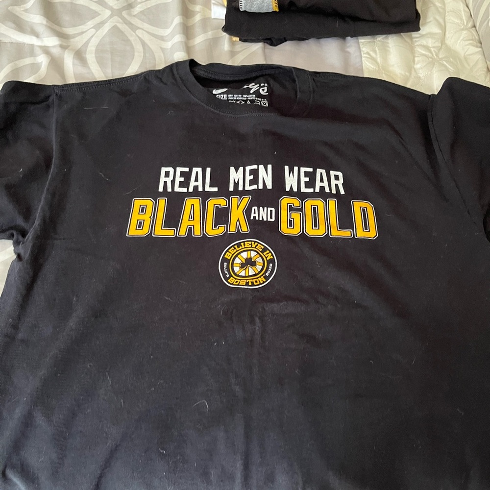 Men’s Bruins T-shirt. X-Large.